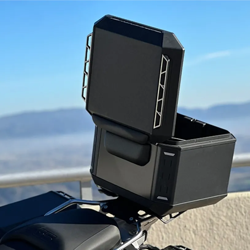 Furchtlos-Ranger-ADV-Alu-Topcase-Aero-50-Liter-anthrazit-schwarz-FU08TCXX005001EX-100032-am-Motorrad-2 Furchtlos RANGER ADV Alu Topcase Aero - 50 Liter - anthrazit-schwarz