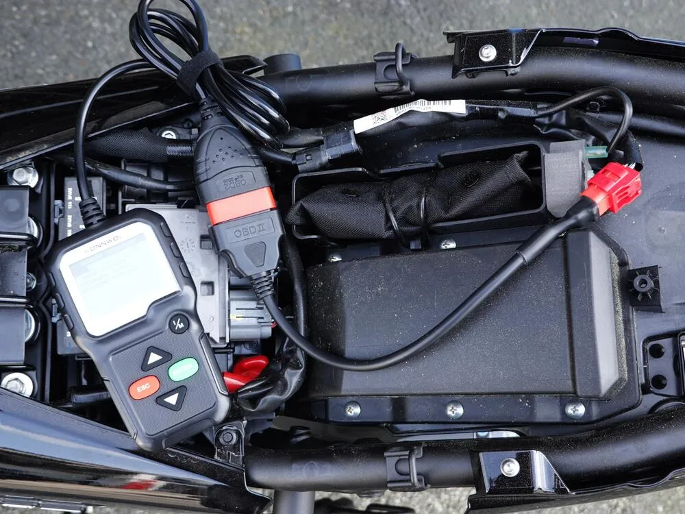 Konnwei-KW680-OBD2-Scanner-Fehlercode-Diagnosegeraet-am-Motorrad Konnwei KW680 OBD2 Scanner Fehlercode Diagnosegerät - Auto / Motorrad / Roller